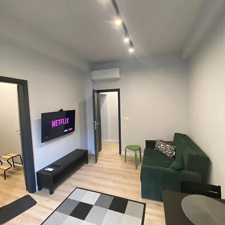 Cozy Nook In Center