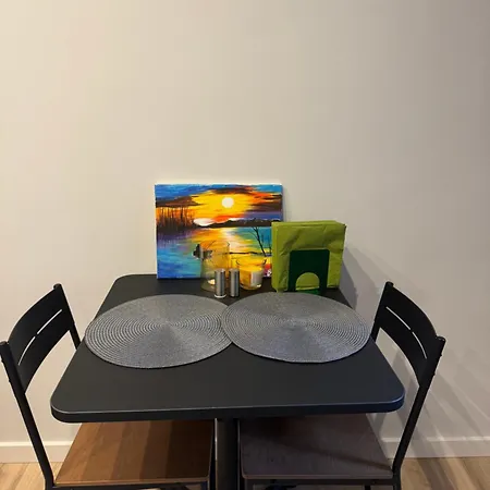 Cozy Nook In Center